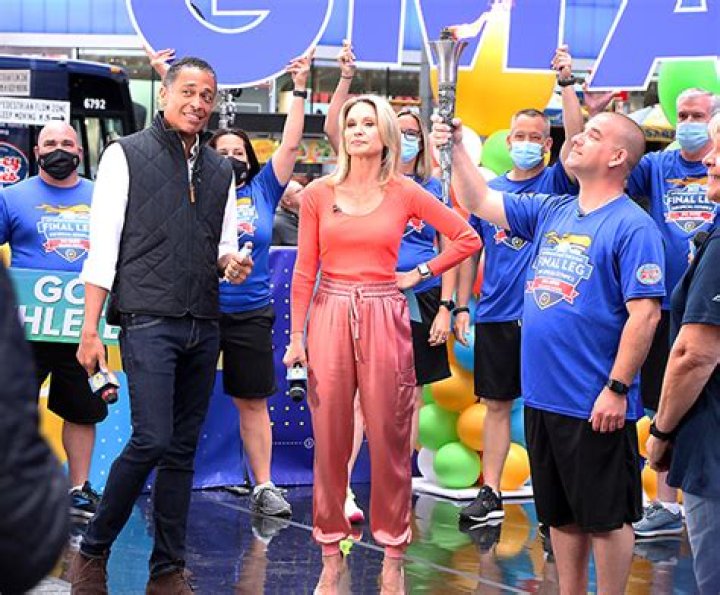 Amy Robach Wears Bikini & Kisses T.J. Holmes In Mexico: Photos – Hollywood Life