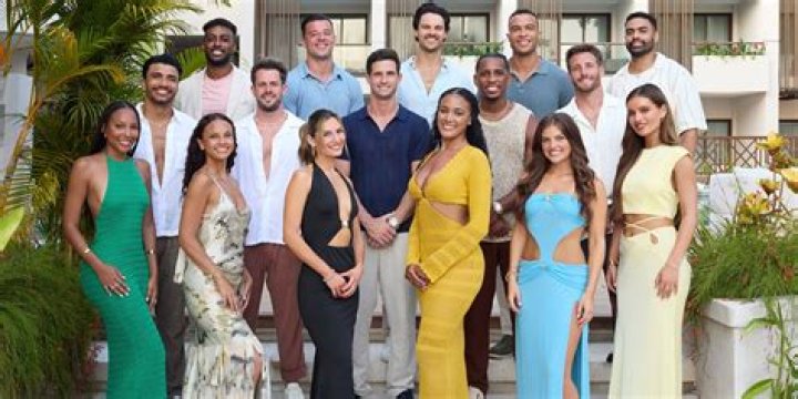 ‘Bachelor In Paradise’ Recap: Derek Is Left Heartbroken After Demi’s GF Arrives In Mexico