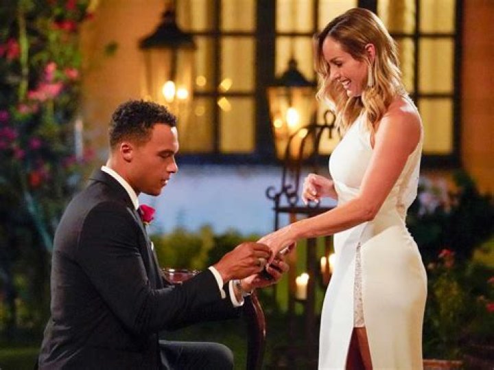 ‘Bachelorette’ Star Clare Crawley & Dale Moss Confirm They’re Back Together With Hot PDA On The Beach