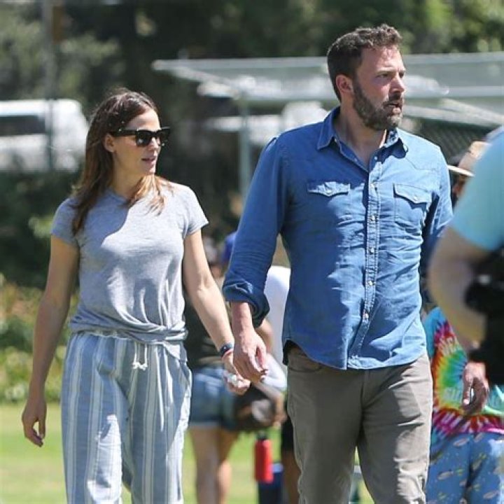 Ben Affleck & Jennifer Garner Adopting 4th Child More Than A Year After Split — Report