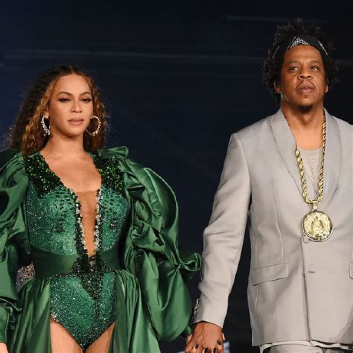 Beyonce & Jay-Z Bring Own Champagne To Golden Globes: Pic – Hollywood Life