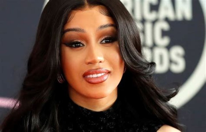 Cardi B Gets Her First Face Tattoo & Fans React: Watch – Hollywood Life