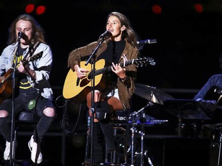 Caroline Jones Discusses Zac Brown Band CMA Performance & New Album – Hollywood Life