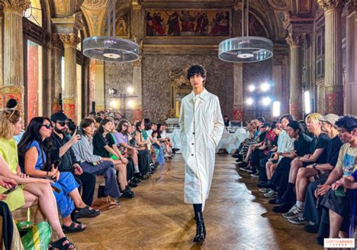 Celebrities At Paris Fashion Week — Hot Models On The Runway & Stylish Stars In The Front Row