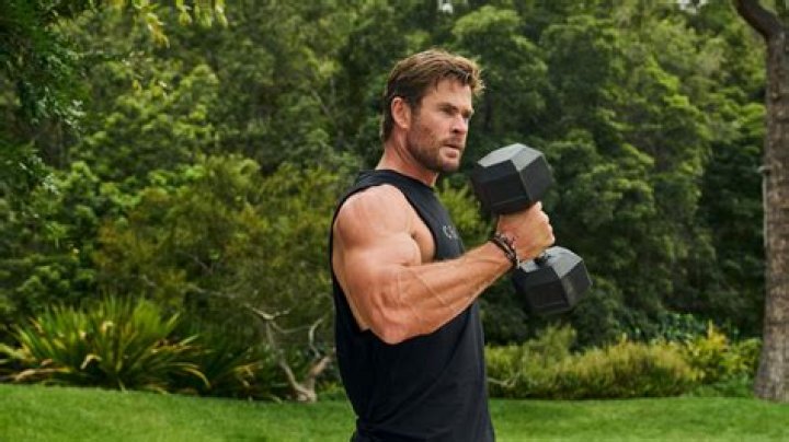 Chris Hemsworth’s Arm Muscles Look Built In Photo From ‘Thor’ Film Set – Hollywood Life