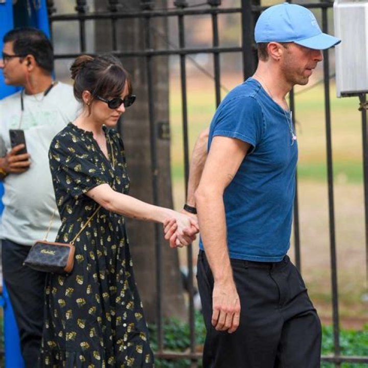 Chris Martin & Dakota Johnson Split After Nearly 2 Years Together – Hollywood Life