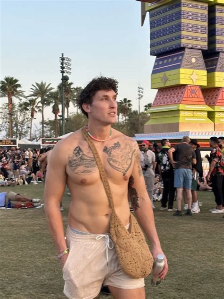 Coachella Men’s Fashion — See The Festival’s Hottest Hunks