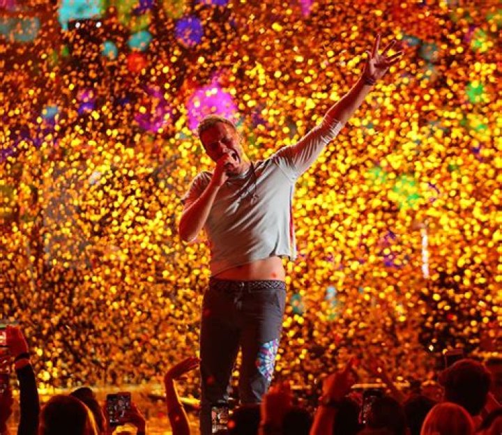 Coldplay Teams With Selena Gomez For ‘Let Somebody Go’: Listen – Hollywood Life