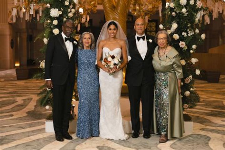 Cory Booker Gushes Over Rosario Dawson & Marriage Plans On ‘Wendy’: She’s A ‘Righteous Activist’