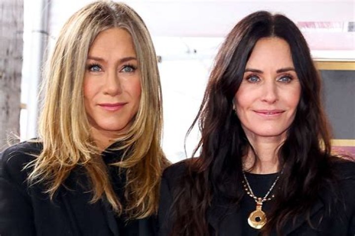 Courteney Cox & Jennifer Aniston Reunite To Show That They’re ‘Friends Forever’: Watch