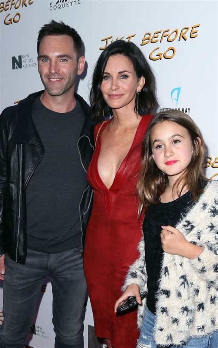 Courteney Cox’s Daughter Coco, 18, Looks So Grown Up As They Hold Hands At ‘Scream 6’ Premiere