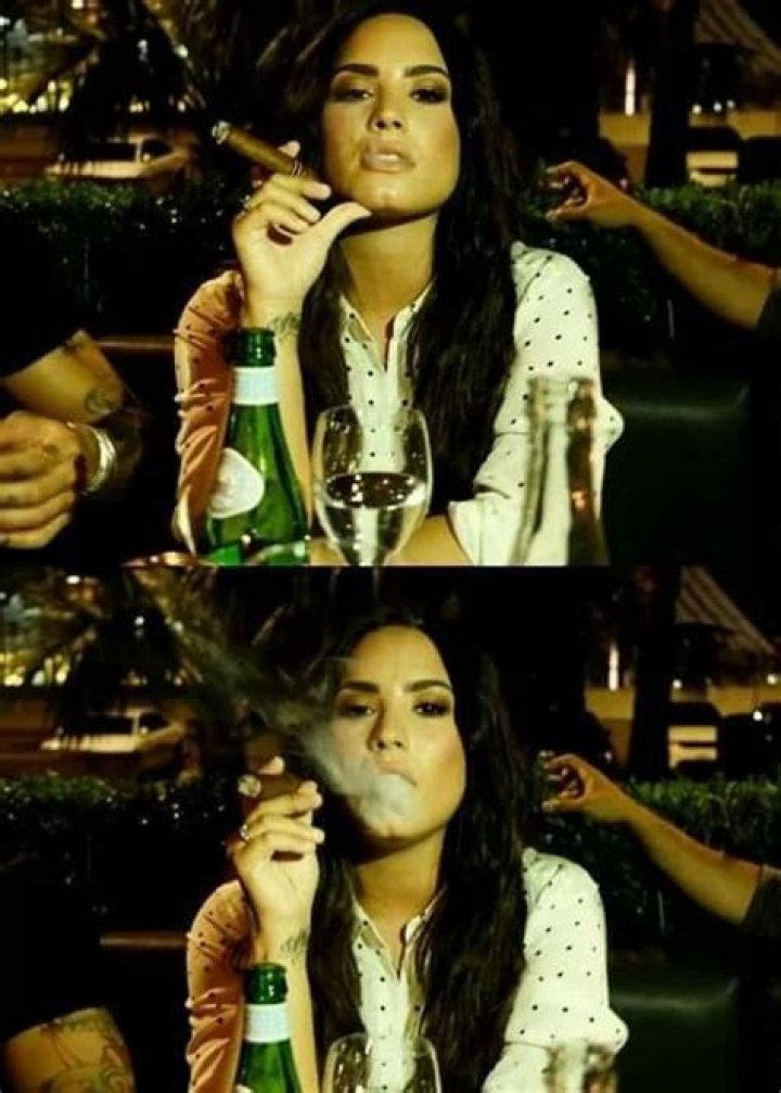 Demi Lovato Smoking Cigarettes – Good Role Model? – Hollywood Life