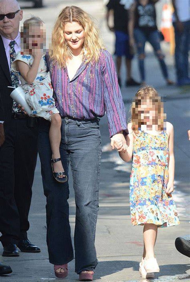 Drew Barrymore Shares Rare Photo Of Daughters Olive & Frankie: Pics – Hollywood Life