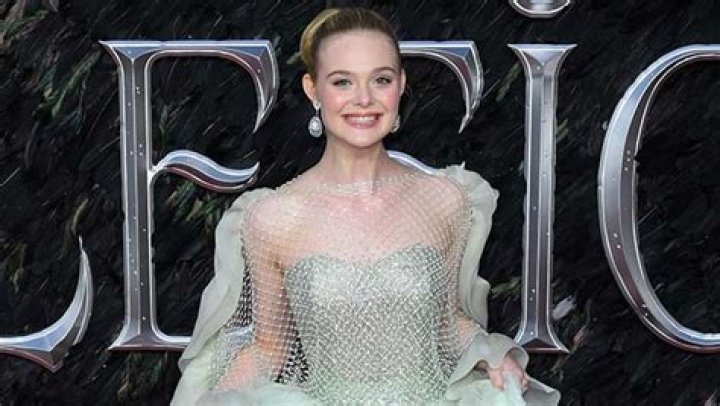 Elle Fanning’s Dresses & Fairy Princess Gowns – Pics – Hollywood Life