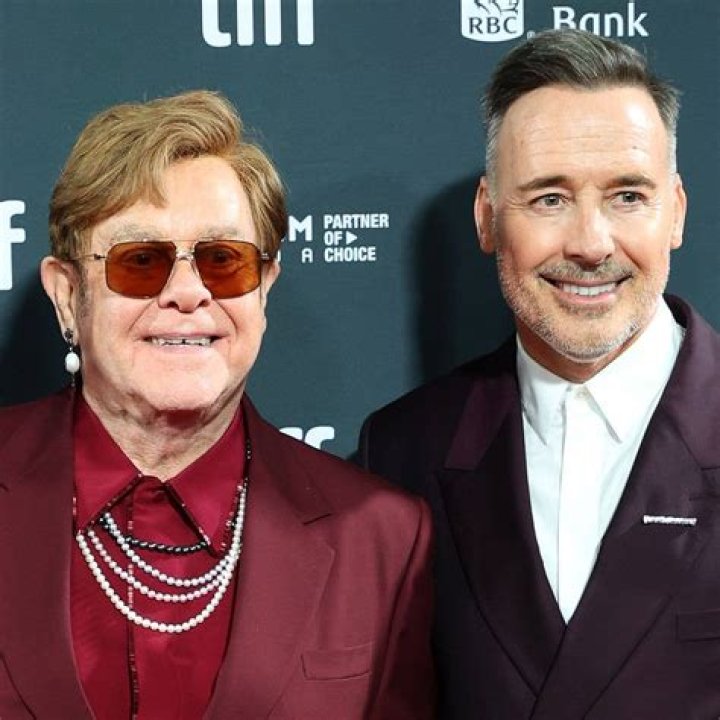 Eminem & Elton John’s Oscar Reunion 19 Years After ‘Stan’ Performance – Hollywood Life