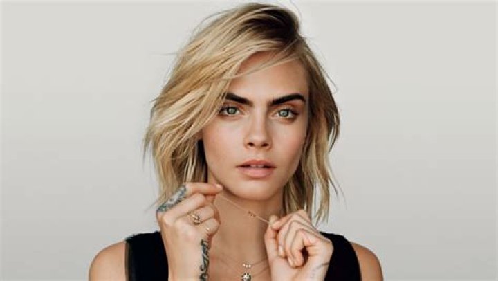 Gets New Shade & Shag Cut – Hollywood Life