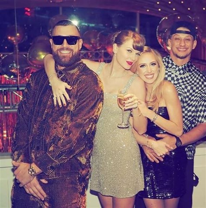 Hailie Scott Mathers, 24, Rocks Sparkly Jacket & Glam Makeup For New Year’s Eve — Pic