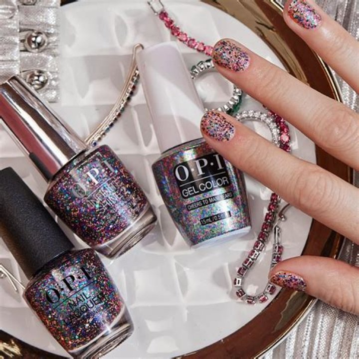 Highest-Rated Holographic Nail Polish in 2023 – Hollywood Life Reviews – Hollywood Life