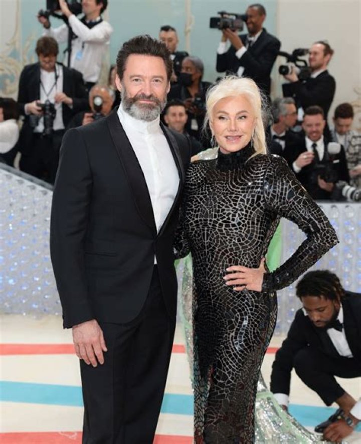 Hugh Jackman & Wife Deborra-Lee Furness Go For NYC Walk: Photos – Hollywood Life