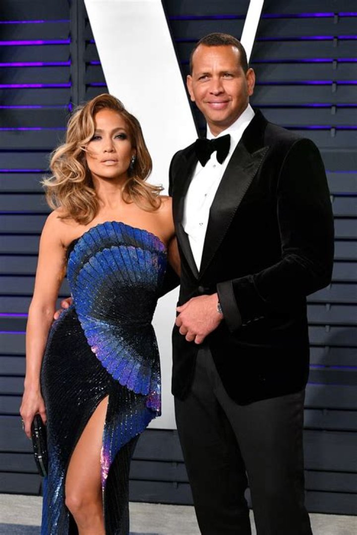 Jennifer Lopez & Alex Rodriguez Post Drake TikTok Challenge: Watch – Hollywood Life