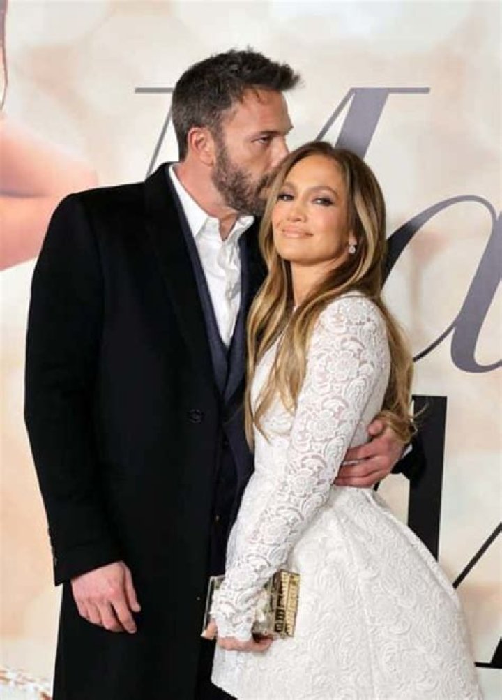 Jennifer Lopez & Ben Affleck Passionately Kiss Hours Before Announcing Engagement: Photos