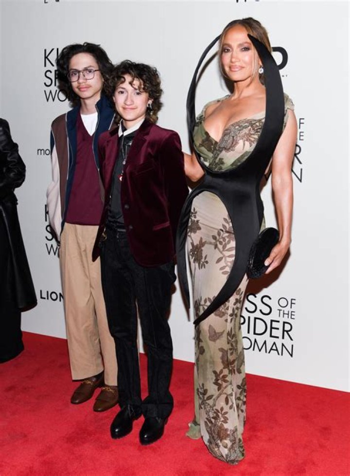 Jennifer Lopez Returns To LA With Twins Max & Emme, 12, To Spend Thanksgiving With Ben Affleck