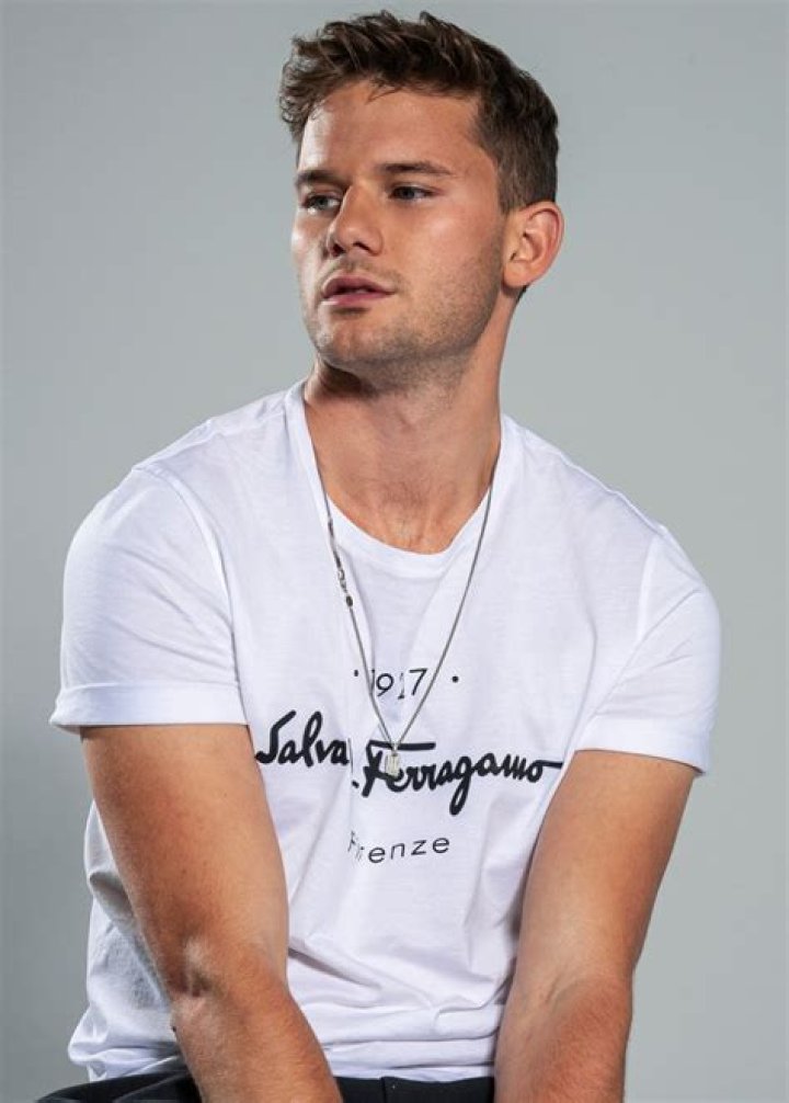 Jeremy Irvine — Exclusive Portraits – Hollywood Life