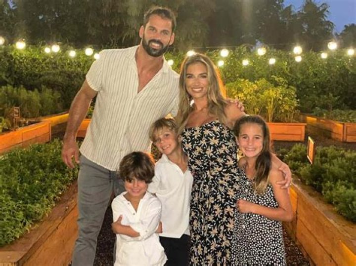 Jessie James Decker & Husband Eric Pose On A Beach In Cheeky Pic – Hollywood Life