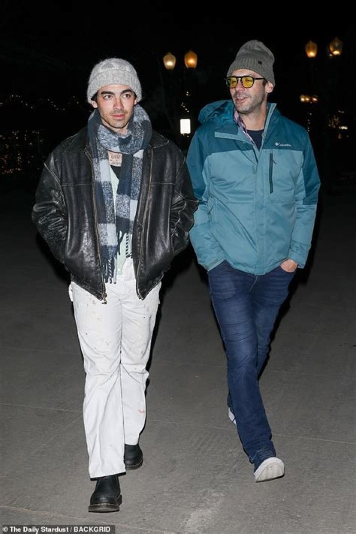 Joe Jonas & Stormi Bree Go On Cozy Ski Date: Photos – Hollywood Life