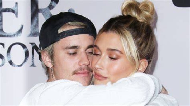 Justin Bieber Gives Wife Hailey A Kiss During Her Cooking Video: Watch – Hollywood Life