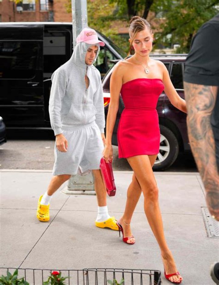 Justin Bieber’s Girlfriends In Swimsuits — PICS – Hollywood Life