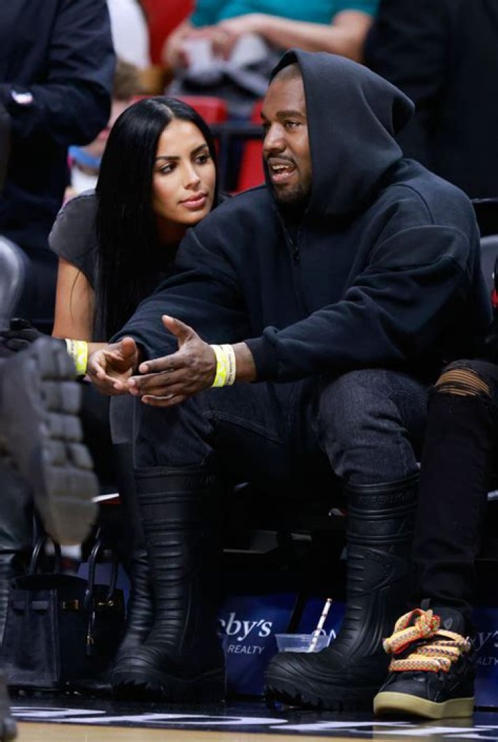 Kanye West & Chaney Jones Show Off PDA At Miami Heat Game — Pics – Hollywood Life