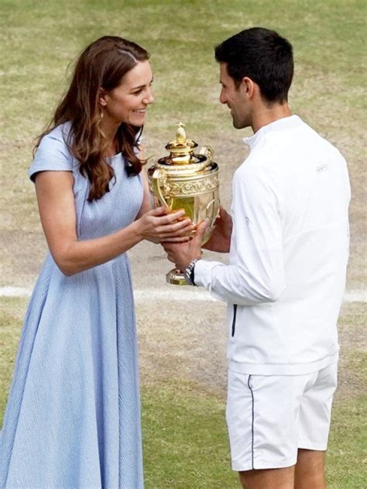 Kate Middleton Rocks White Skirt On Tennis Court With Roger Federer – Hollywood Life