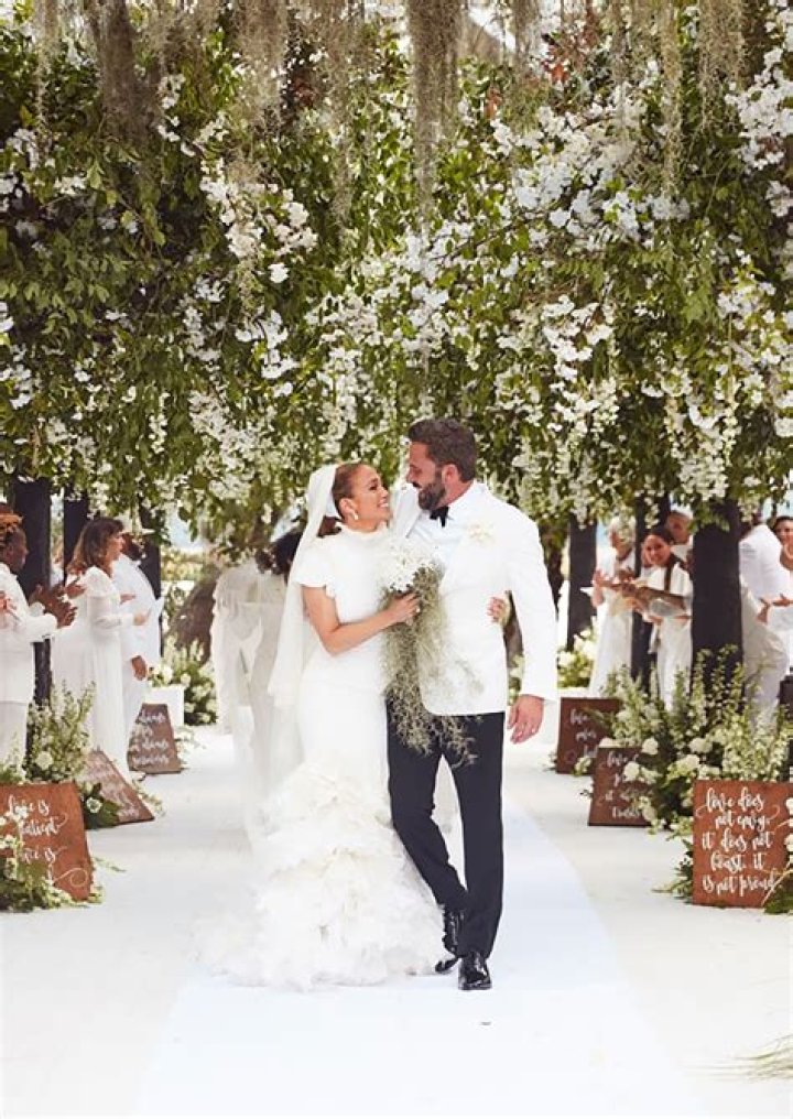 Kevin Smith Admits He ‘Bawled’ At Ben Affleck & Jennifer Lopez’s ‘Beautiful’ Wedding