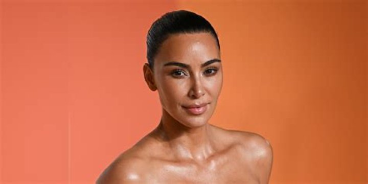 Kim Kardashian’s Abs Fake? Spray Tan Artist Admits To ‘Painting’ Them On
