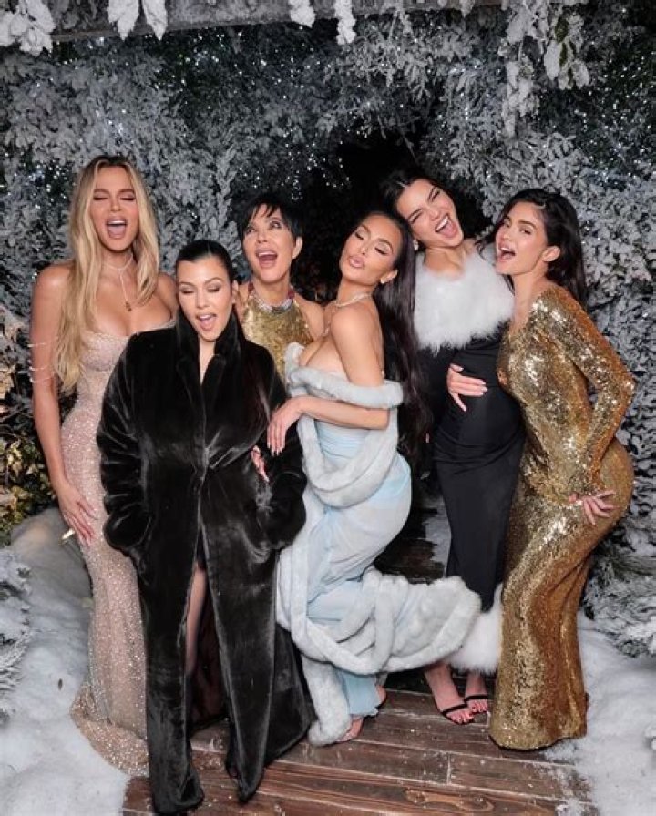 Kylie Jenner, Kourtney Kardashian, & Whole Family Spend Summer 2019 In Italy: See Their Hottest Pics