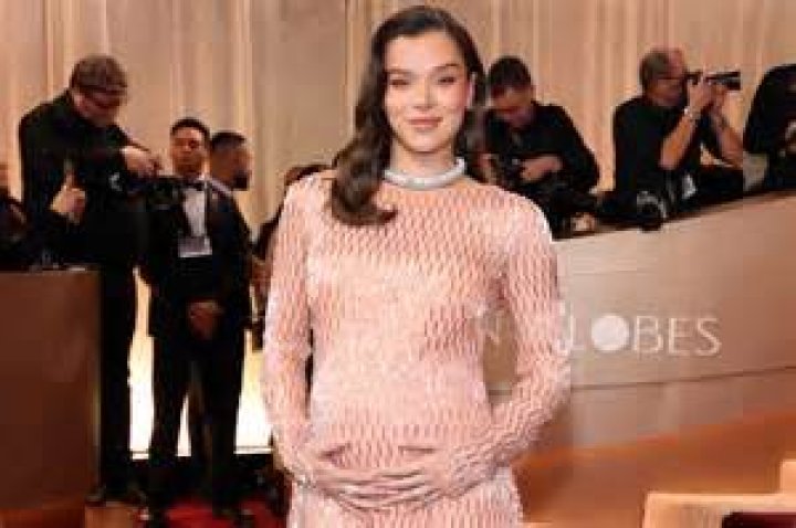 Kylie Jenner Shows Off Growing Baby Bump In New Photo As She Reflects On 2021