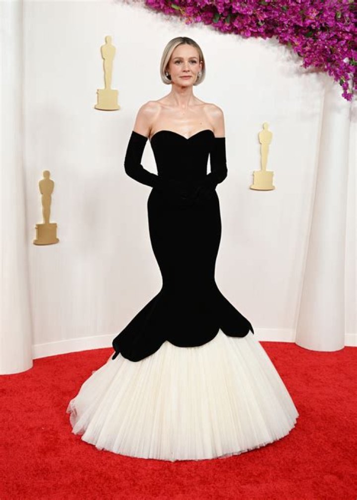 Lili Reinhart Looks Stunning In A Plunging Black & White Gown At The SAG Awards