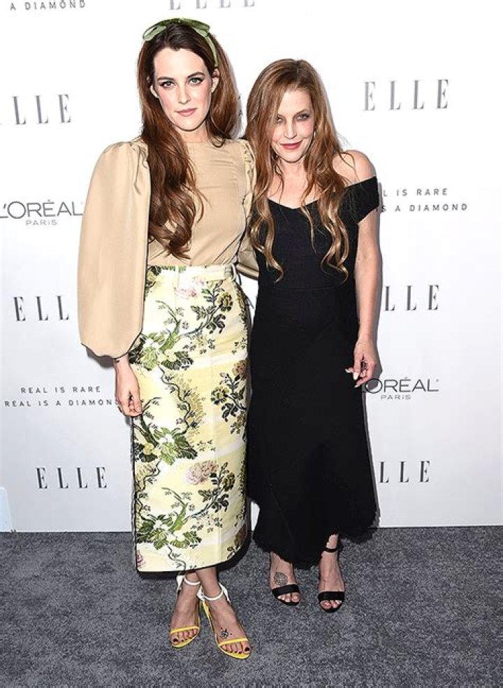 Lisa Marie Presley & Riley Keough Wear Matching Outfits In New Pic – Hollywood Life