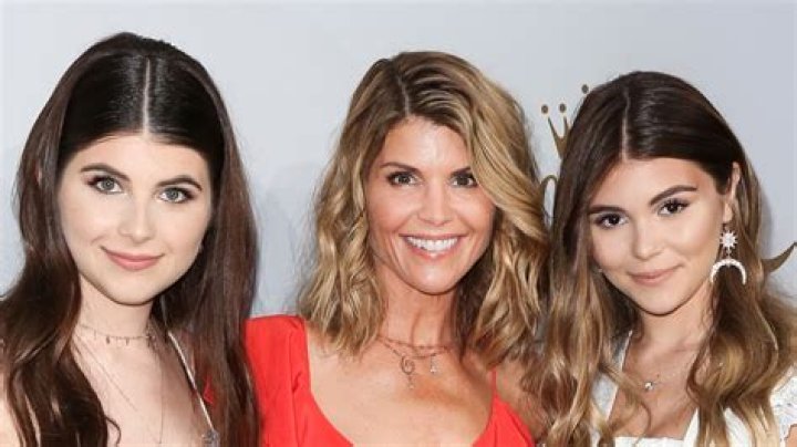 Lori Loughlin Proud Of Olivia Jade For TikTok About Being Shamed – Hollywood Life