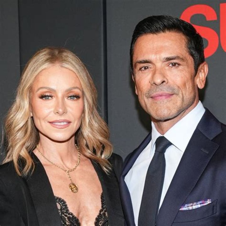 Mark Consuelos Gives Kelly Ripa Flowers For Her 49th Birthday Gift – Hollywood Life