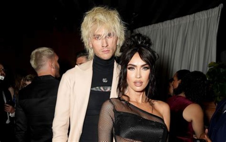 Megan Fox Rocks Crop Top In Machine Gun Kelly Selfie – Hollywood Life