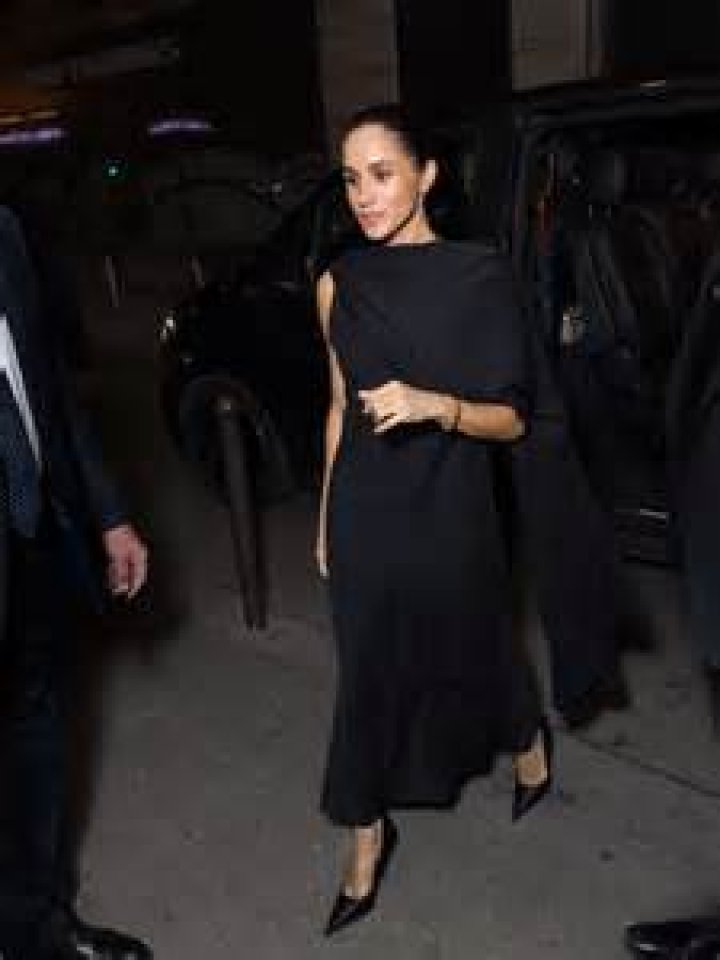 Meghan Markle’s Hottest Royal Fashion: Photos – Hollywood Life