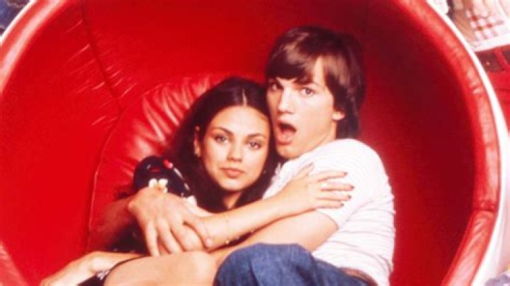 Mila Kunis Slams ’90s Show’ Plotline Marrying Ashton Kutcher’s Kelso – Hollywood Life