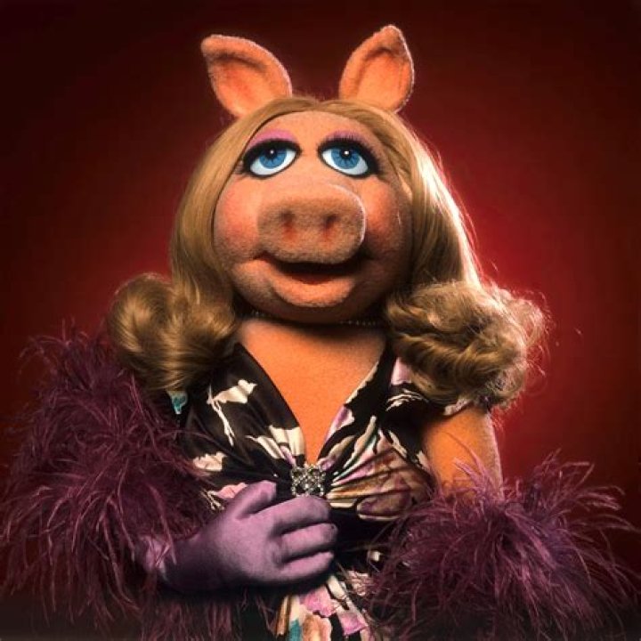 Miss Piggy Celebrity Profile – Hollywood Life