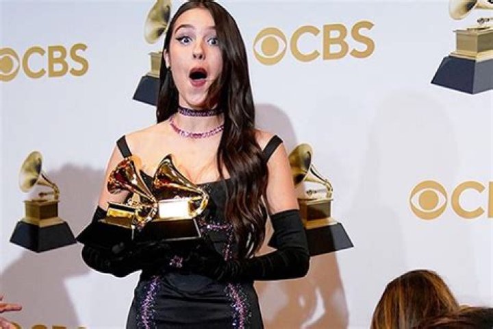 Olivia Rodrigo Drops Her Grammy & Breaks It, Trying To Pose With All 3 Of Her Trophies