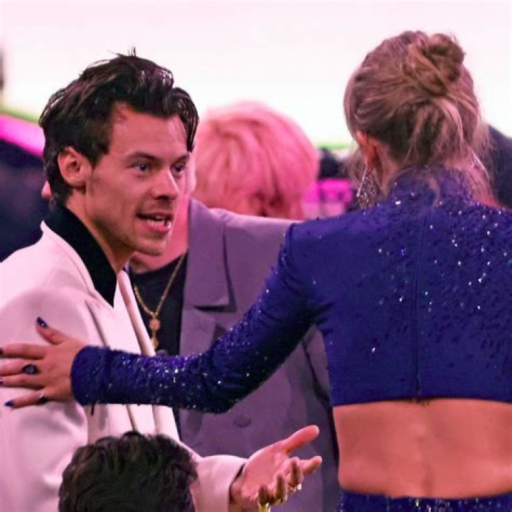 Olivia Wilde Dances To Boyfriend Harry Styles’ Music As He Performs In Concert — Watch
