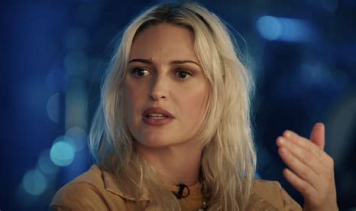 Paige Will 'Continue To Explore' Her Sexuality With Emily. Exclusive Interview! – Hollywood Life
