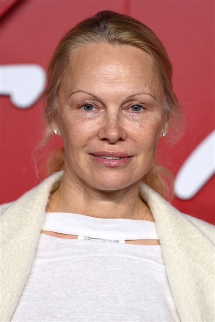 Pamela Anderson Without Makeup In White Dress – Photos – Hollywood Life