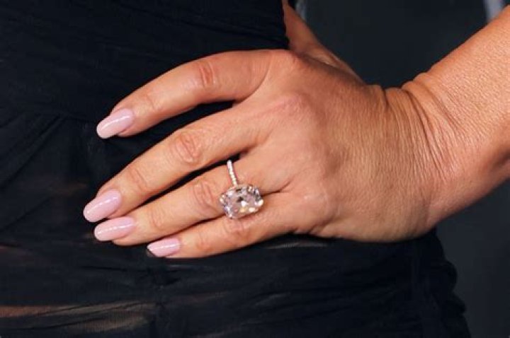 Paris Hilton’s ’10-15′ Carat Diamond Engagement Ring Likely Cost Her Fiance $3 Million, Top Jeweler Reveals